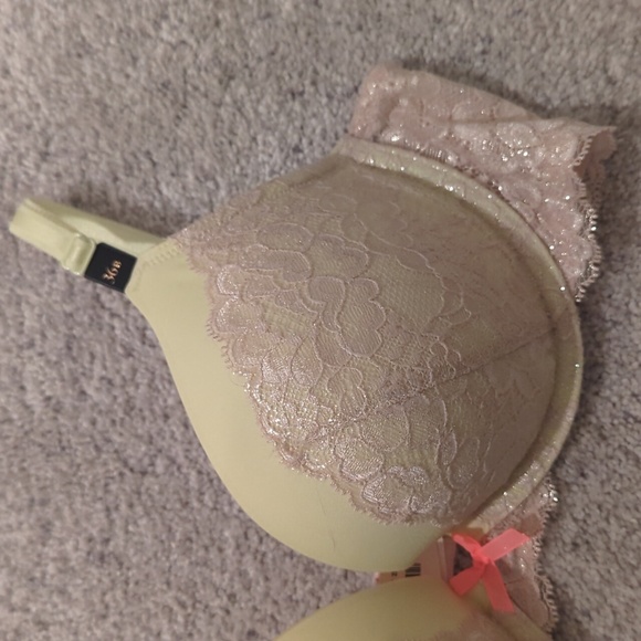 Victoria's secret lace push up bra, new. - Picture 2 of 4